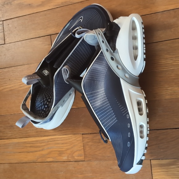 NIKE AIR MAX CRAZE WOMEN SNEAKERS SIZE 9 - Picture 3 of 8